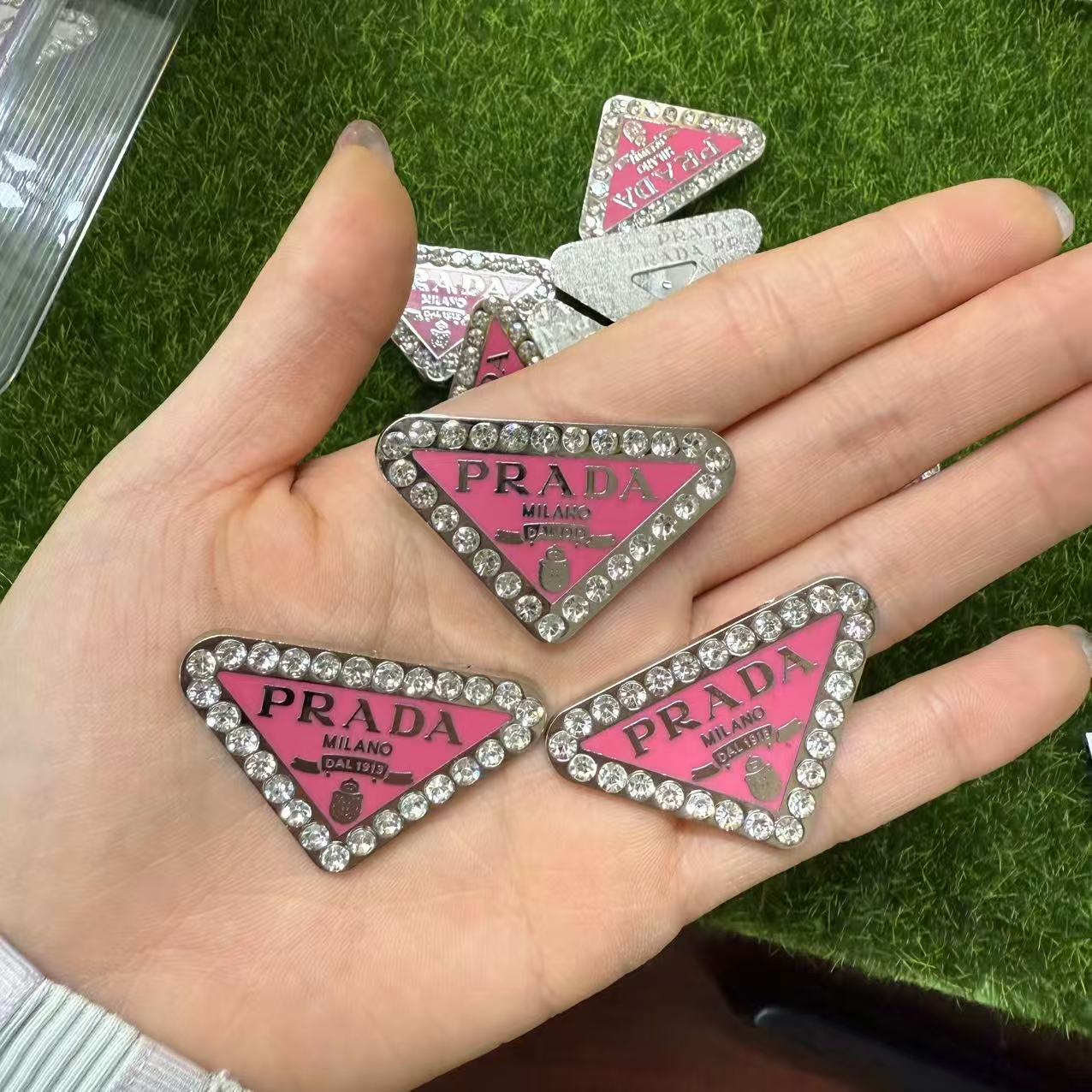 Pink Metal Diamond Prada Logo 10pcs