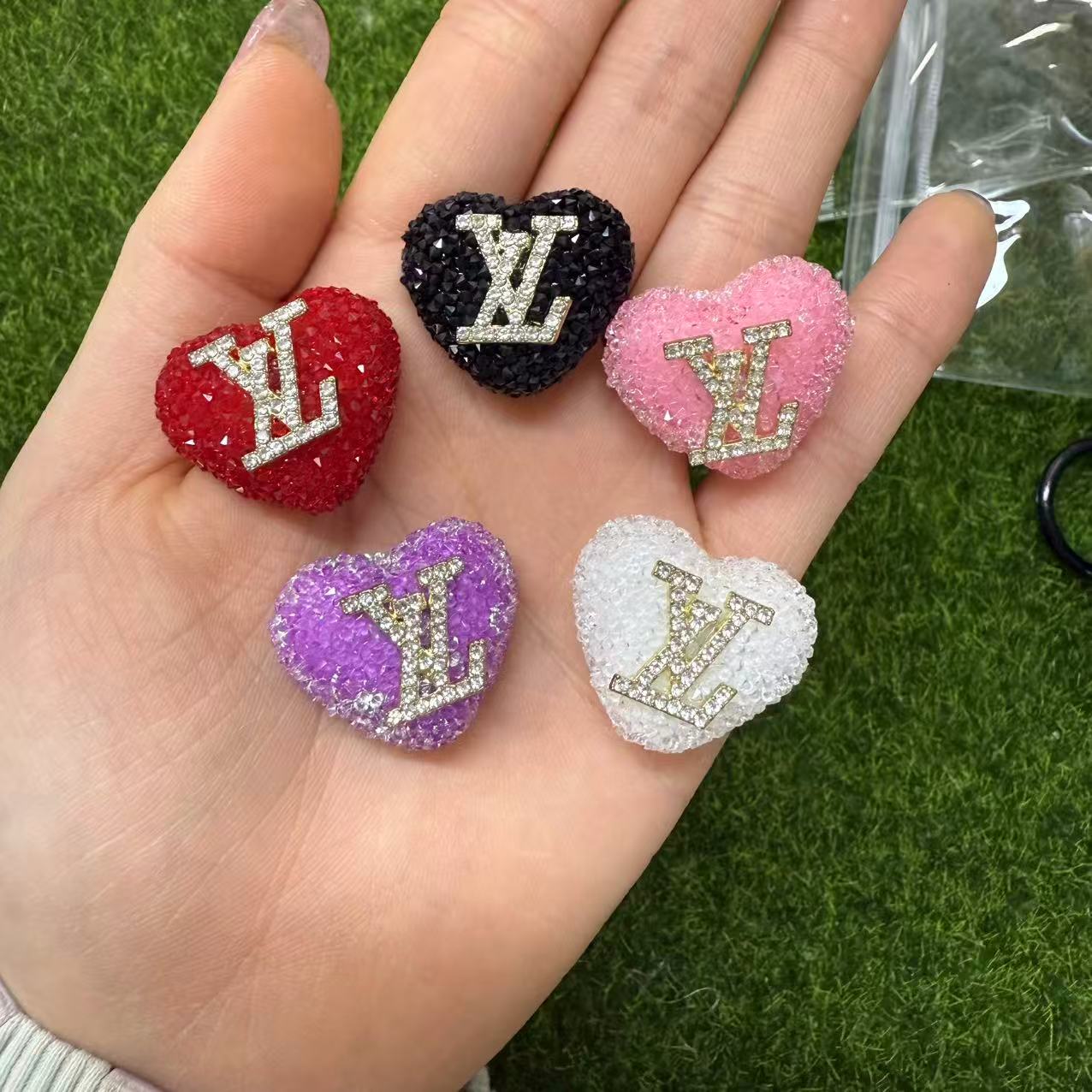 LV heart sugar beads 5pcs